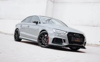 Zbliżenie na przód i koło Audi RS3