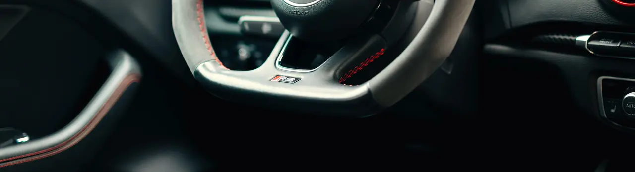 Szare Audi RS3