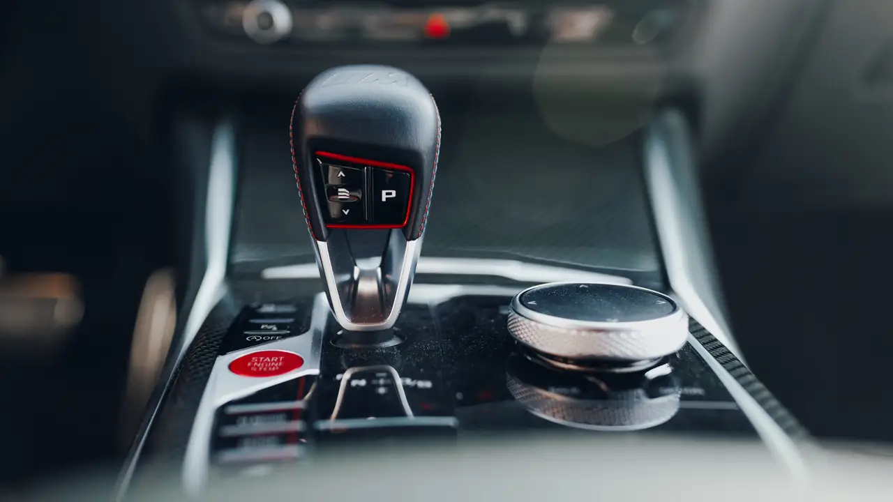 Wybierak biegów i konsola środkowa BMW M2