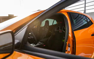 Sportowe fotele Recaro we wnętrzu Renault Megane R.S. Ultime