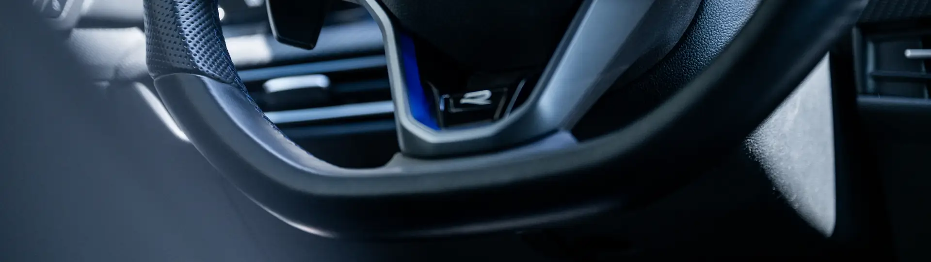 Kierownica Volkswagena Golfa R – współpraca z Dedicars