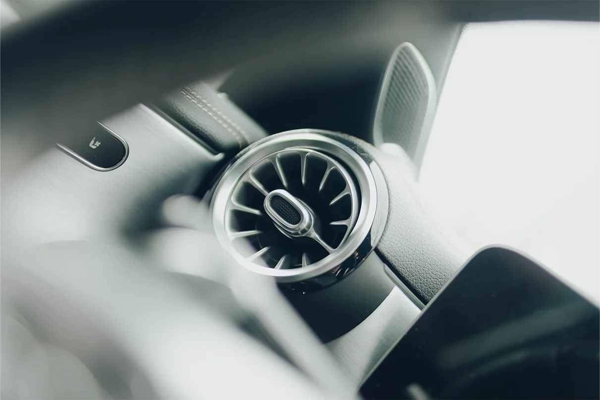 Kokpit i wnętrze Mercedesa-AMG CLA 45 S